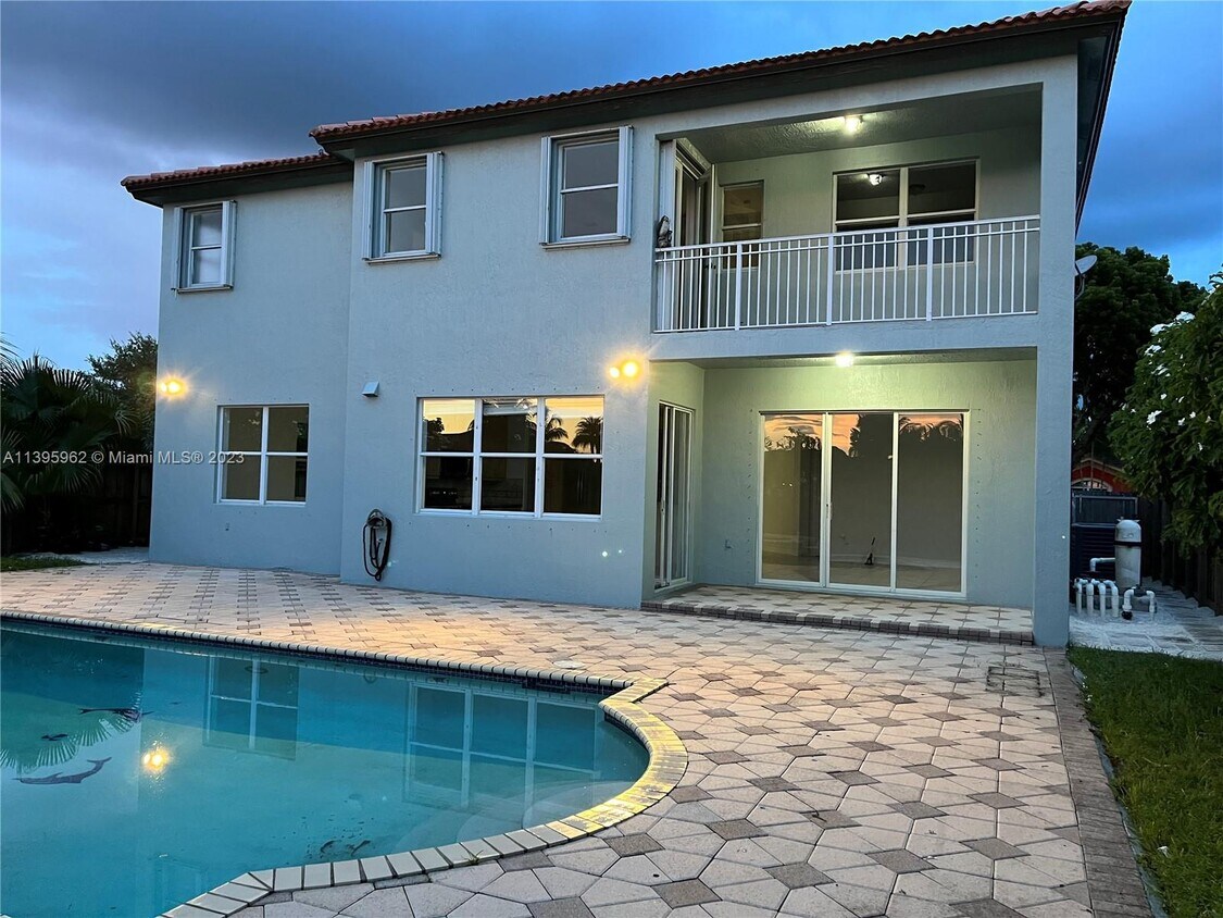 Building Photo - 15732 SW 59th Terrace