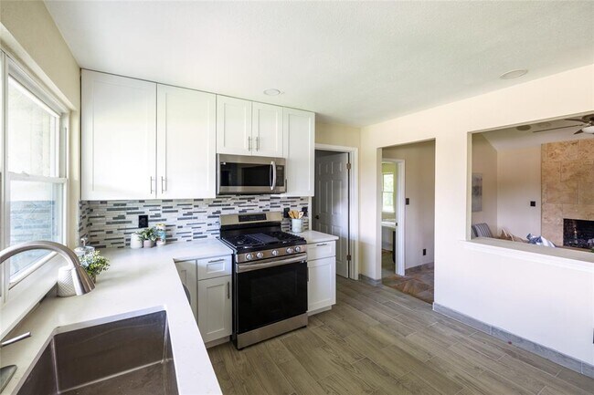 Building Photo - 505 Meadowbrook Dr