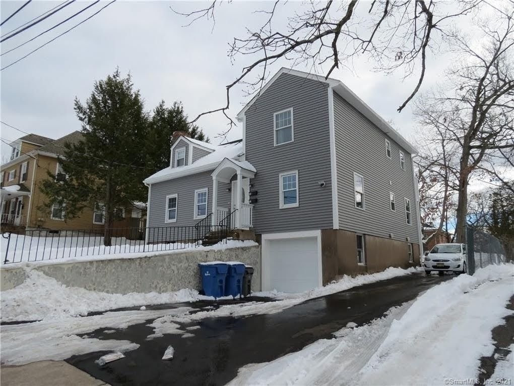 32 Knighton St Unit 2nd floor 1 bedroom, Manchester, CT 06040