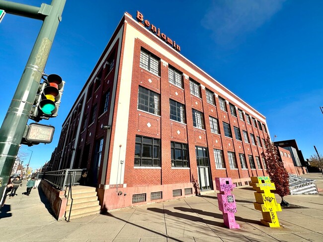 Building Photo - Charming Loft with Private Entrance & Pati...