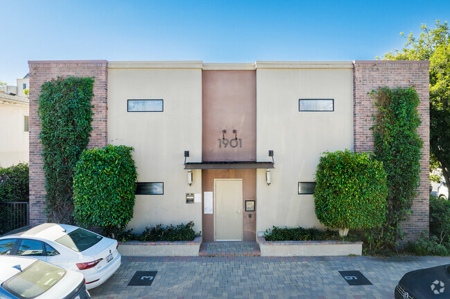 Building Photo - Luxe East