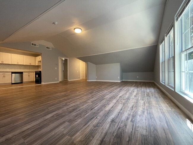 Building Photo - 1596 Willowbrook Dr SW