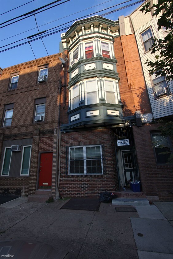 Primary Photo - 2 br, 1 bath Apartment - 743 S 11th St #3