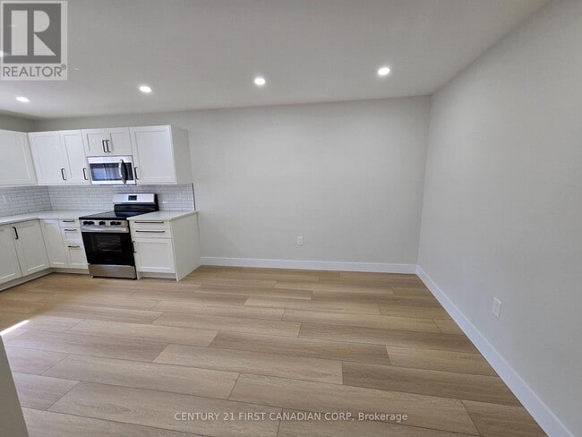 Photo du bâtiment - 640-640 Victoria St