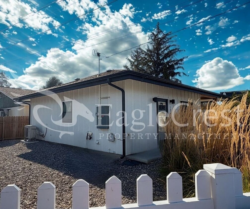 Building Photo - Bright and Modern 2 Bedroom Home with Covered Patio - Interior Photos Coming Soon