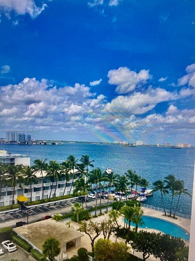 Foto del edificio - 1865 79th Street Causeway
