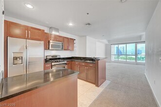 Building Photo - 4575 Dean Martin Dr