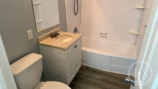 Building Photo - RATE DROP ALERT (was $2300/month)!