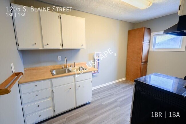 Foto del edificio - 1205 S Blaine St