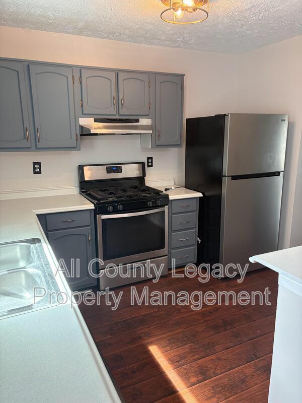 Building Photo - 5774 Wells Cir