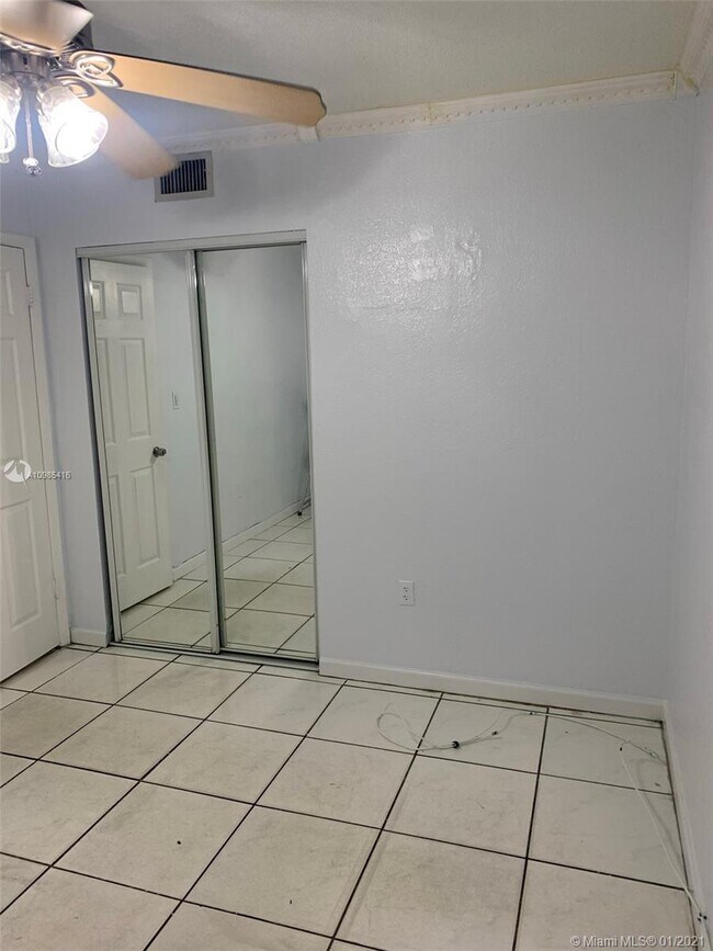 Building Photo - 1255 W 49th Pl