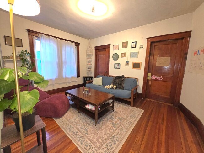 Foto del edificio - 27 Parker Hill Ave