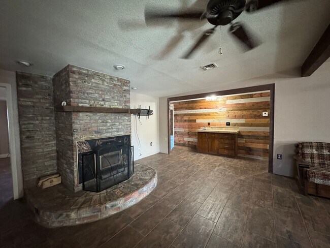 Foto del edificio - This home has ALMOST EVERYTHING.