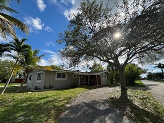 Building Photo - 117 SE 4th Ave