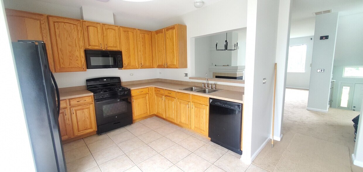 Foto principal - 587 S Parkside Dr