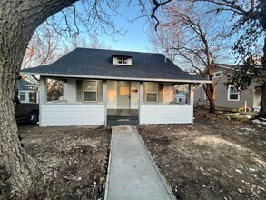 Building Photo - 213 Benton St