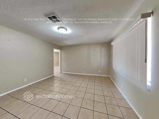 Building Photo - 3409 W Poinsettia Dr