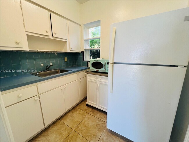 Foto del edificio - 3072 SW 16th St