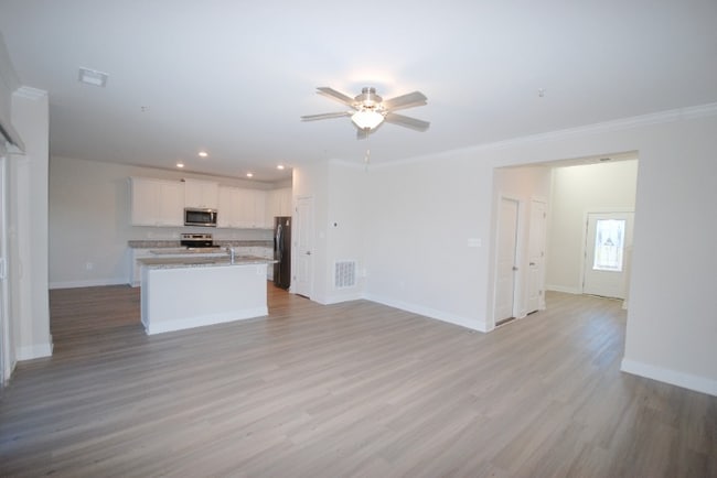 Building Photo - 10054 Roulette Dr