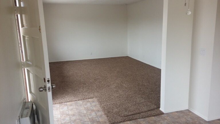 Interior Photo - 301 S Idaho St