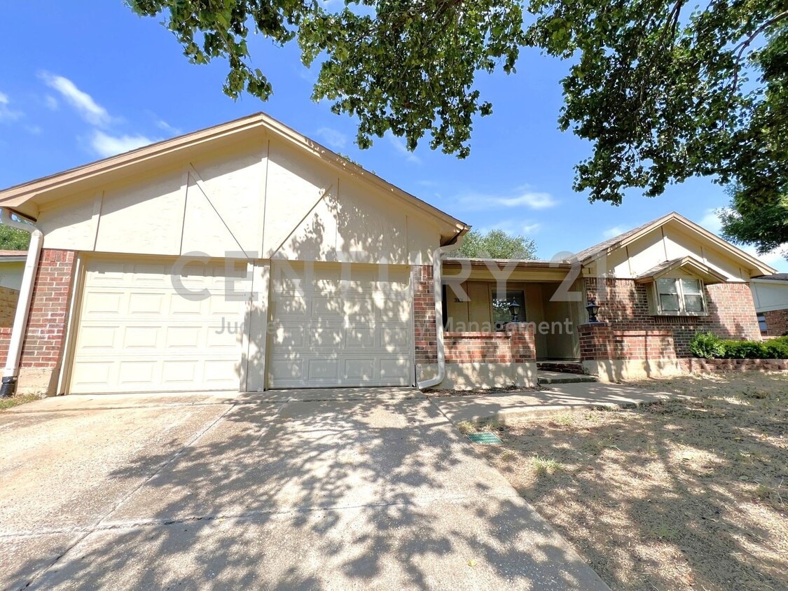 Beautifully Maintained 3/2/2 in Bedford! - Beautifully Maintained 3/2/2 in Bedford!