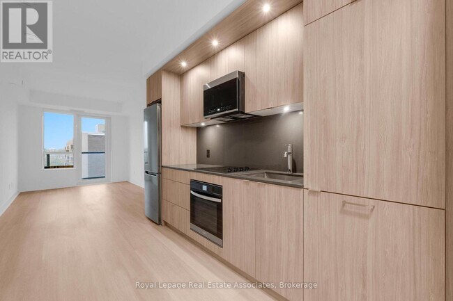 Building Photo - 60 Central Park Roadway