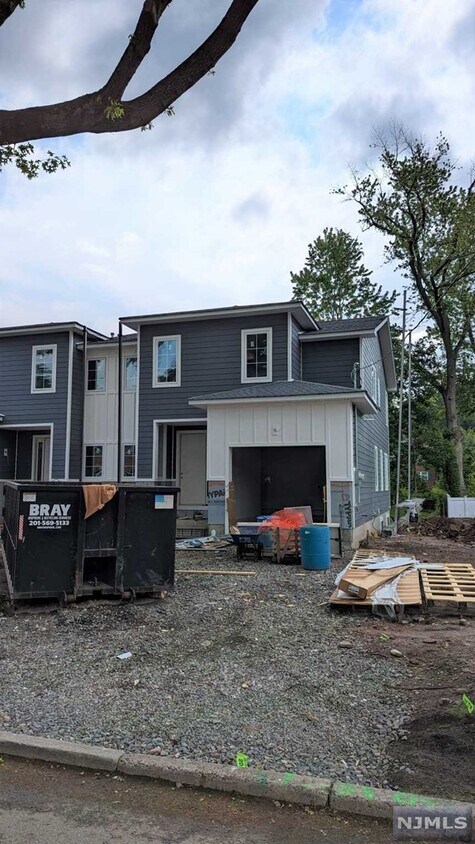 Building Photo - 104 Franklin St