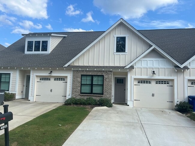 Building Photo - Elevated Rental Home with Community Amenities