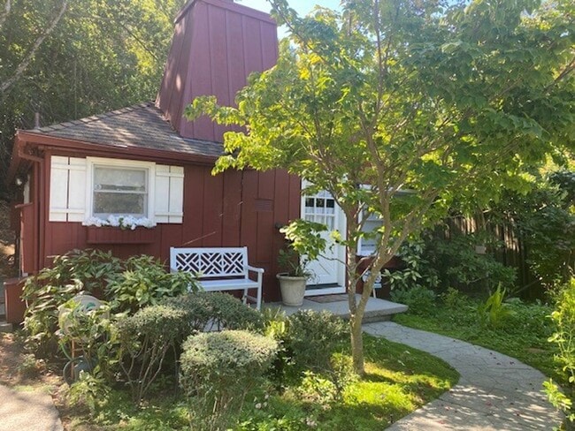 Building Photo - Charming Studio Cottage for Lease