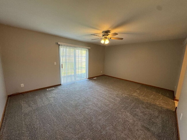 Building Photo - 2 BD/1.5 B at Windsor Court Townhomes in Ottawa IL! 1405 Windsor Court