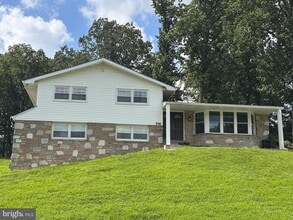 Building Photo - 536 Cardinal Dr