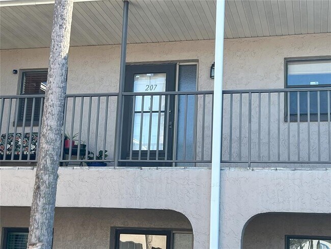 Building Photo - 7400 Spring Hill Dr