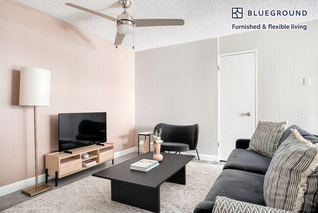 Foto del edificio - 8560 W Olympic Blvd