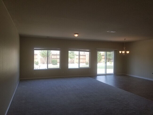 Building Photo - Great Sparks home for lease!