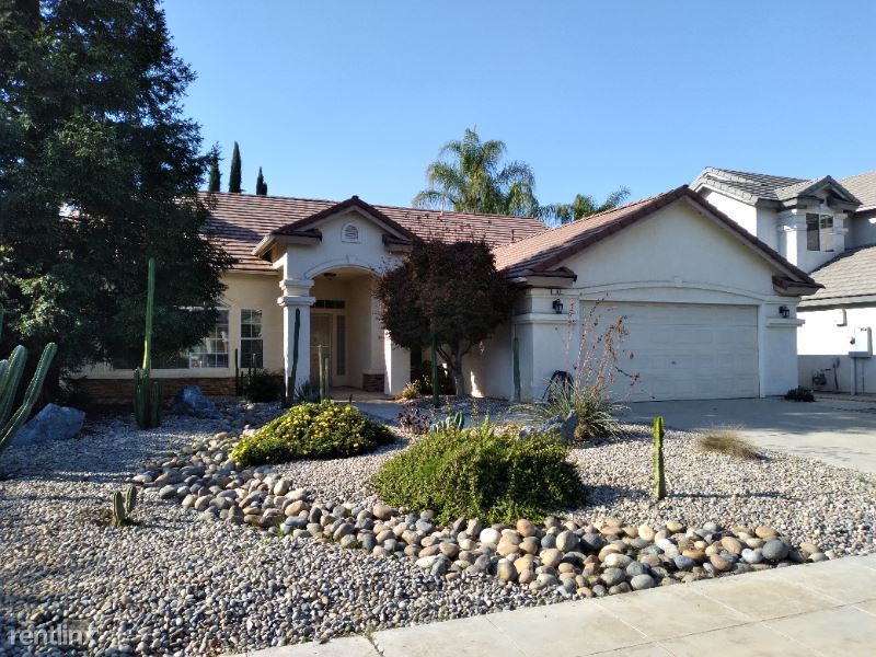 3 br, 2 bath House 62 N Helm Ave House for Rent in Clovis, CA