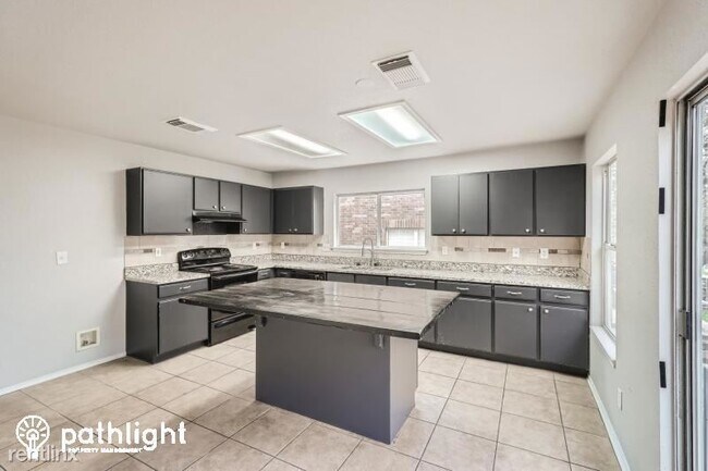 Foto del edificio - 4 br, 2 bath House - 711 Clover Creek UNIT