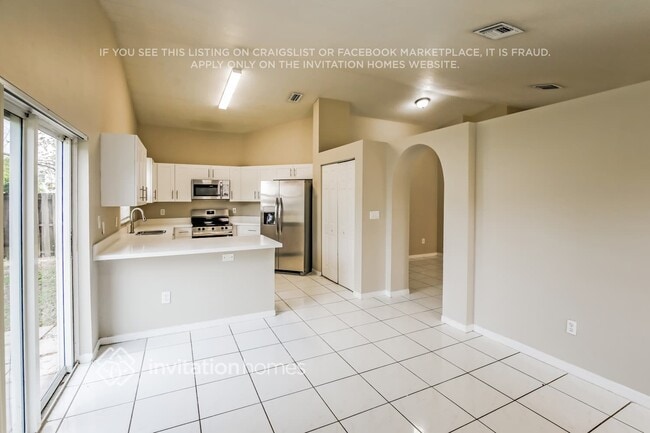 Building Photo - 1365 SW 106th Ave