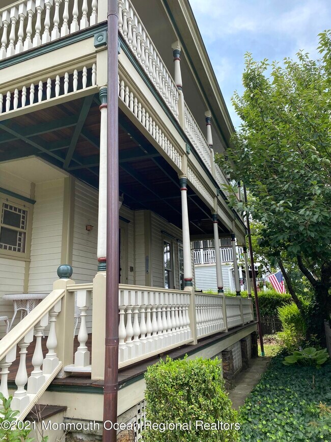 Building Photo - 34 4th Ave