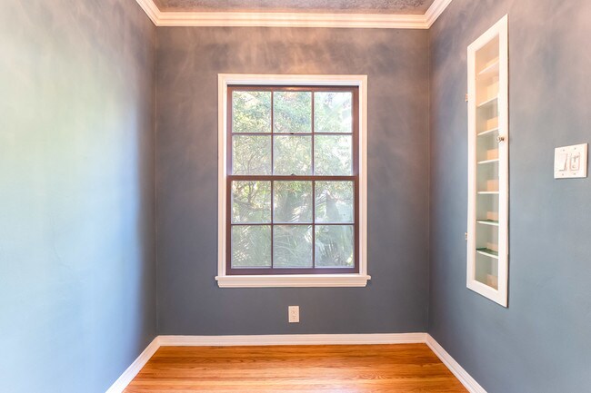 Building Photo - 1263 N Crescent Heights Blvd