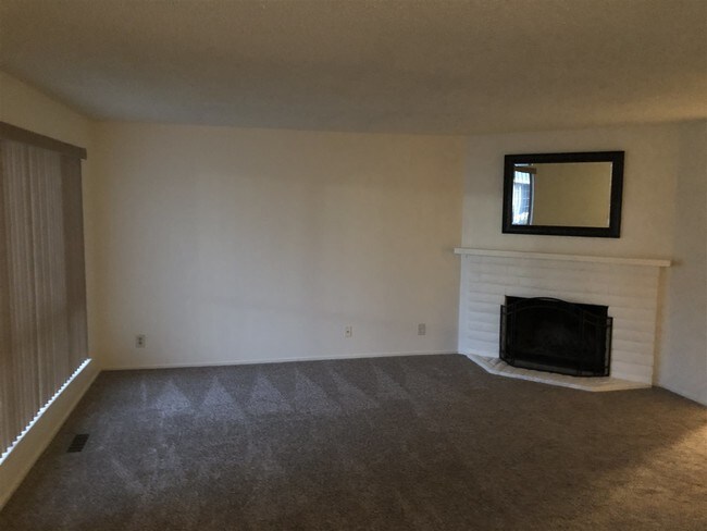 Building Photo - 940 Woodberry Dr