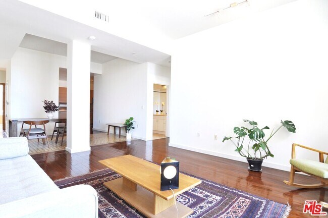 Foto del edificio - 257 S Spring St