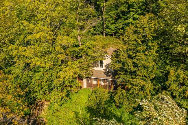 Building Photo - 1519 S Lake Rd