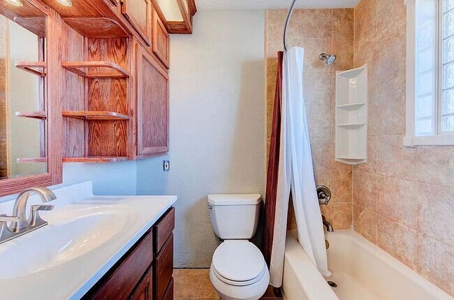 Foto del edificio - Charming 3 bedroom 2 bathroom house in Nor...