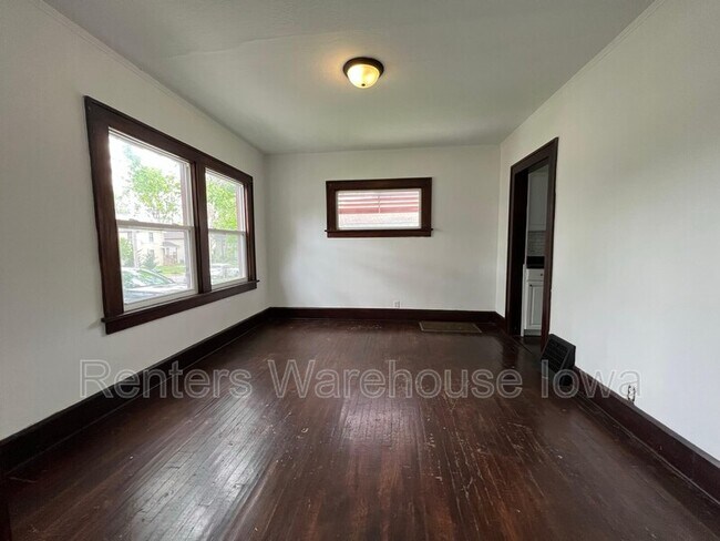 Building Photo - 1321 Clark St
