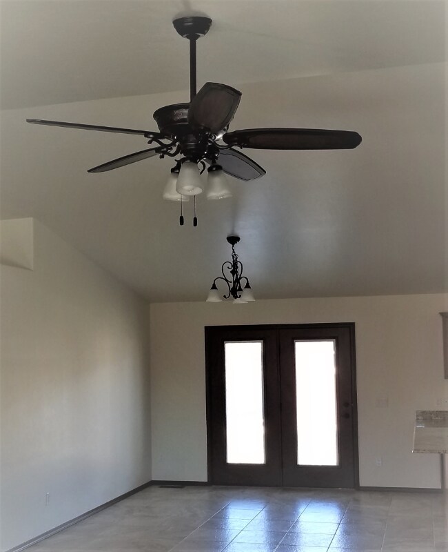 Building Photo - 1240 Peppertree Dr