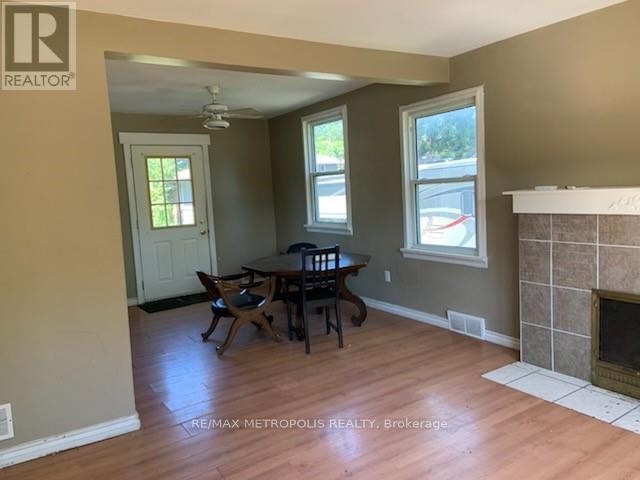 Photo du bâtiment - 1254 Lakeshore Rd