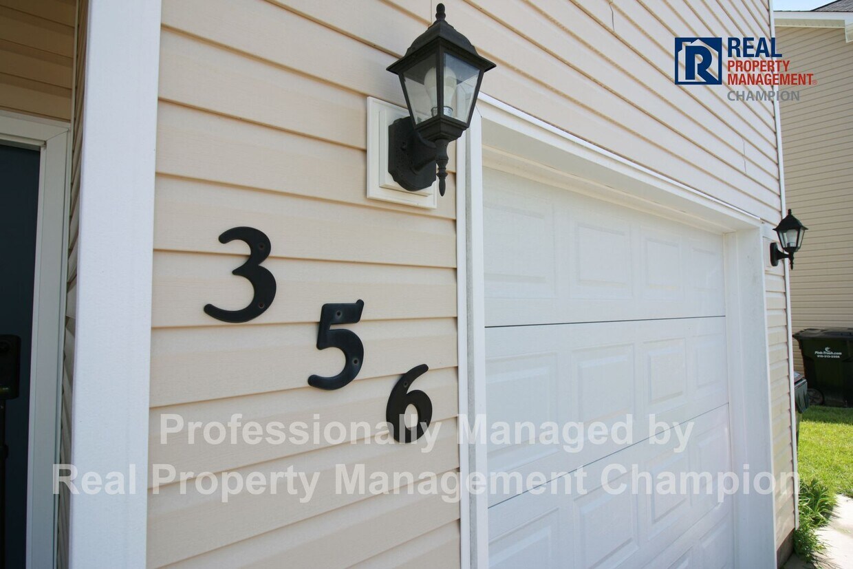 Foto principal - Beautiful Townhome with Open Floorplan and...