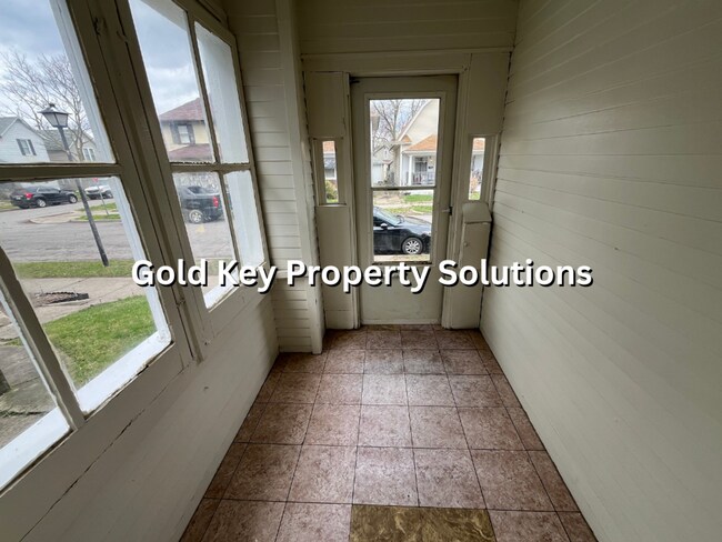 Foto del edificio - 4 BD/2 full BA two story home in Fort Wayn...