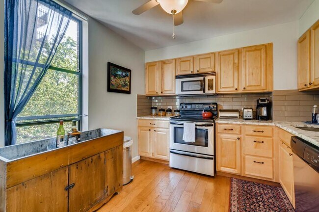 Building Photo - 480 S Marion Parkway #303