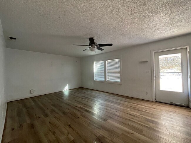 Building Photo - Spacious 1,400 Sq Ft Family Home in Lamesa – Space & Privacy Combined!